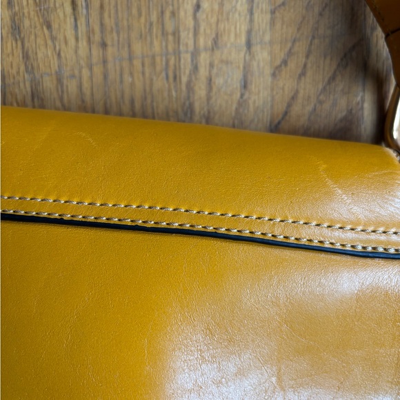 FARM Rio Yellow Shoulder Saddle Bag with Whipstitch Detail New with Tags - Picture 6 of 16